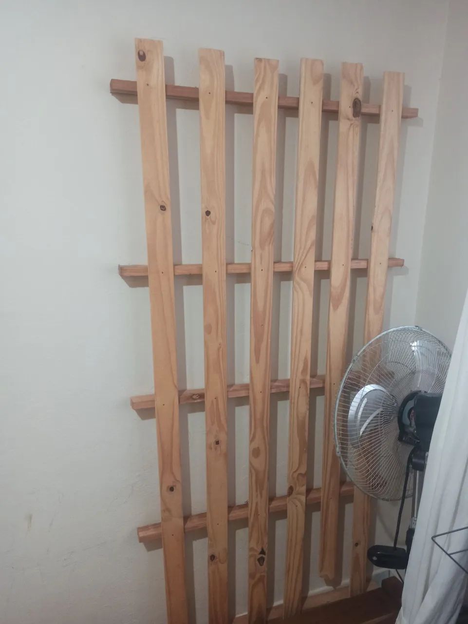 Cama de Solteiro Madeira Maciça com Grade 