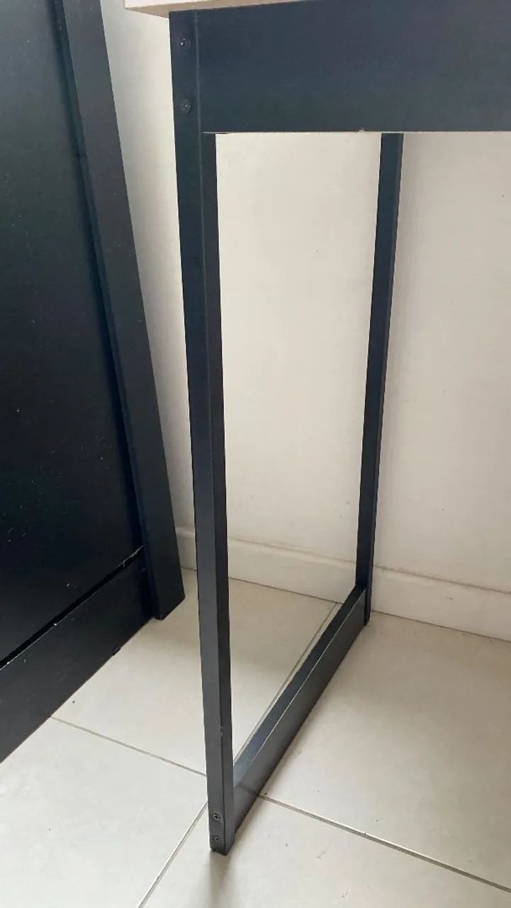 VENDO MESA DE ESCRITÓRIO EM L DE FERRO COM MADEIRA<br> - Foto 2