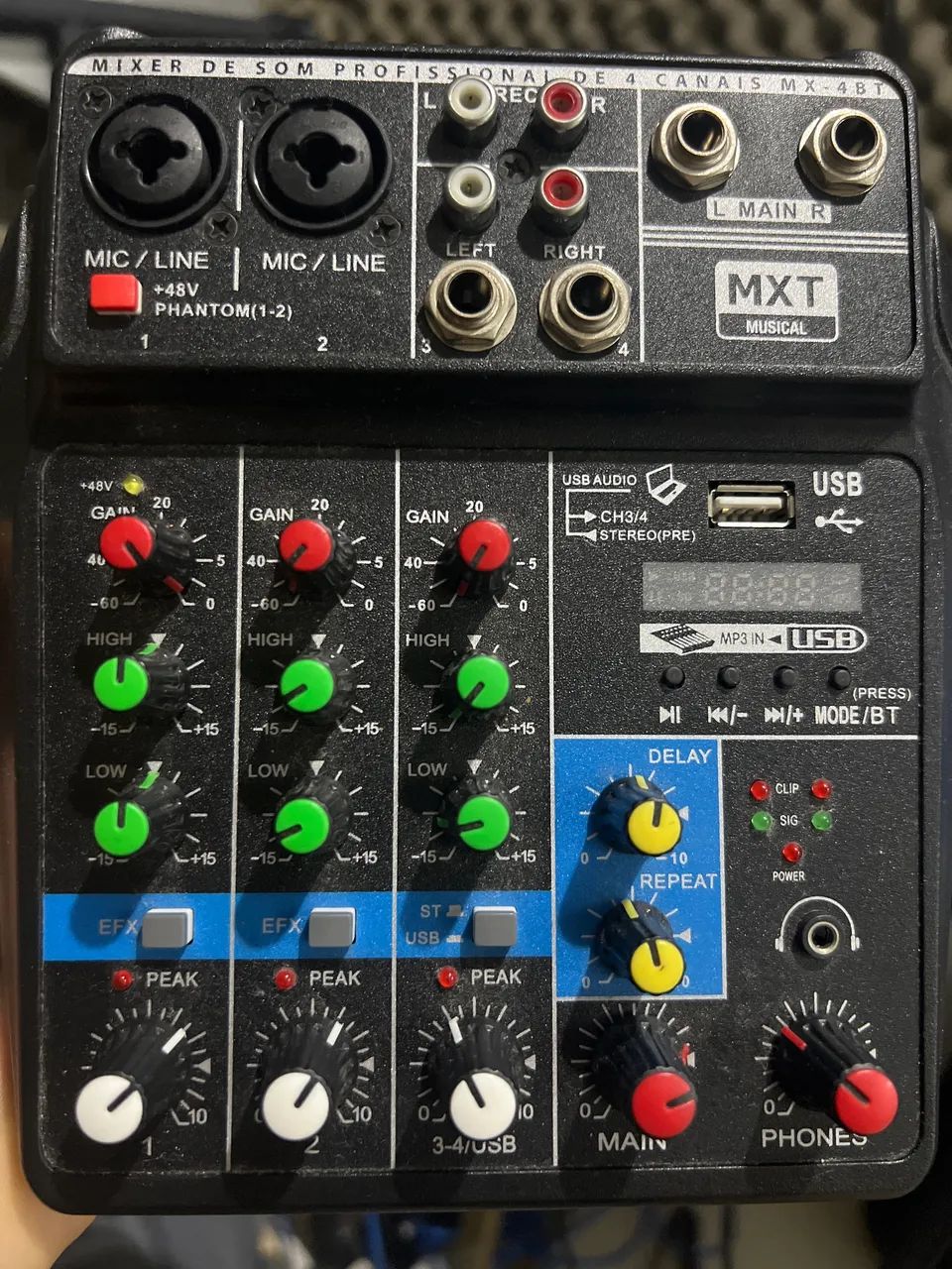 MESA DE SOM DIGITAL 4 CANAIS