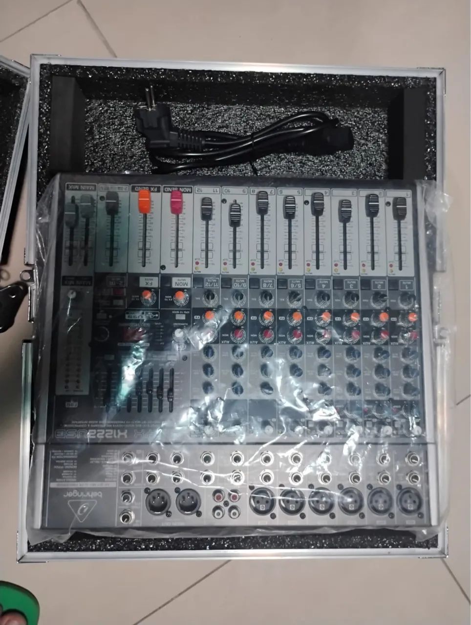 Mesa de som behringer  - Foto 4