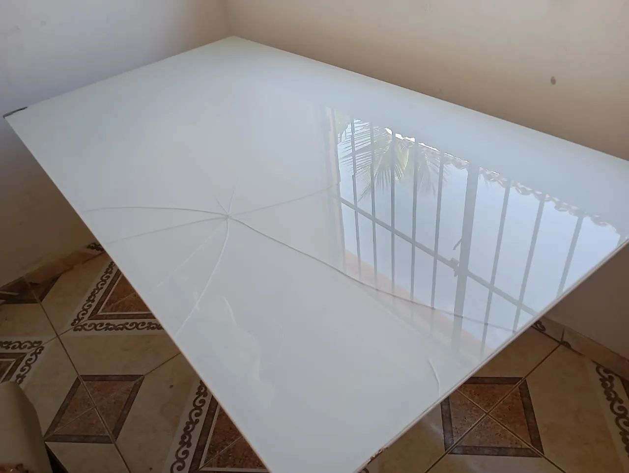 Vendo mesa com 6 cadeiras  - Foto 3