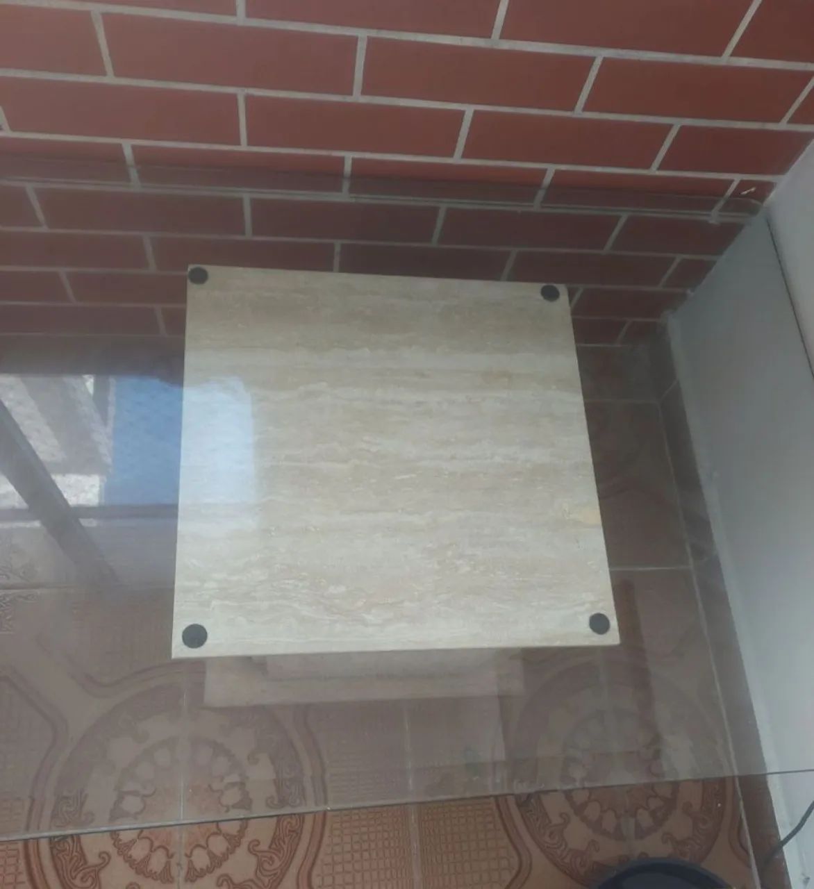 Mesa de centro com vidro
