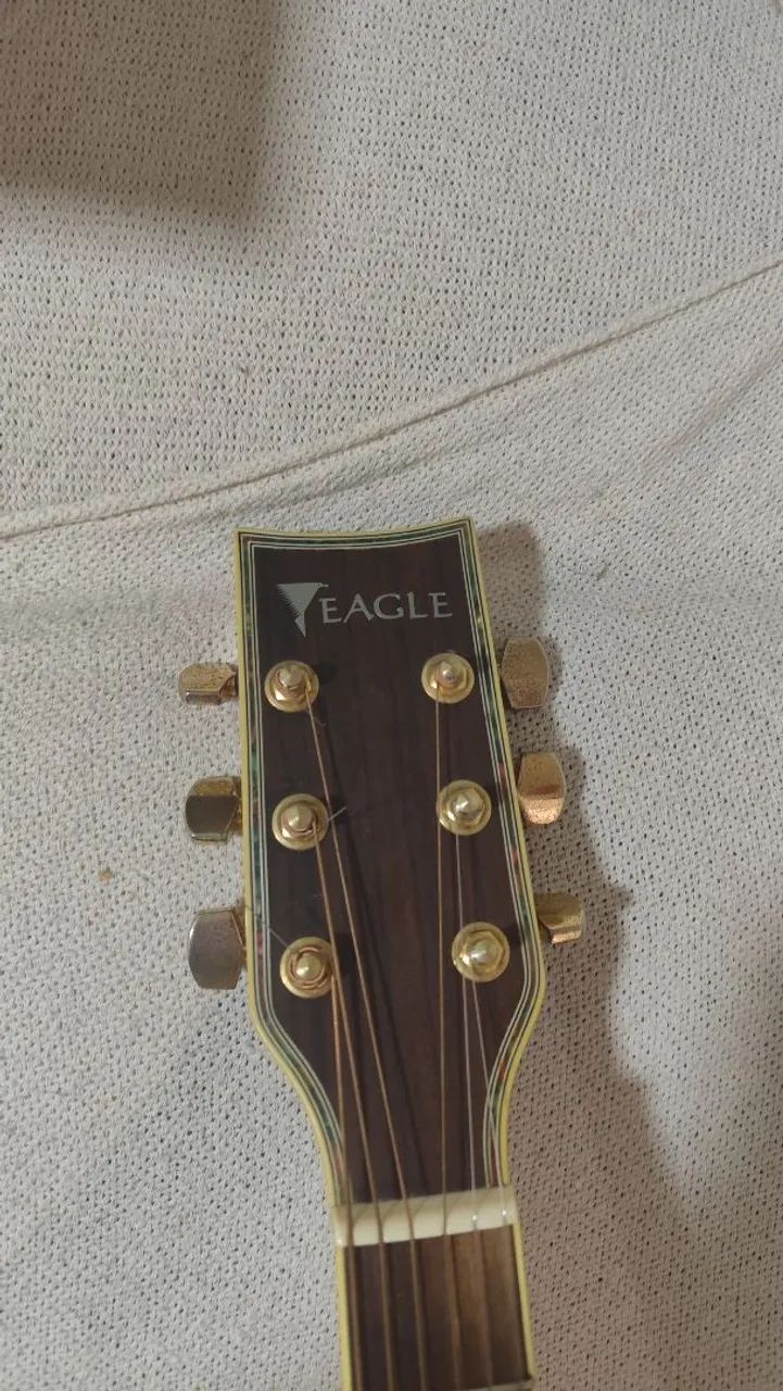 Vendo violão Eagle em ótimo estado