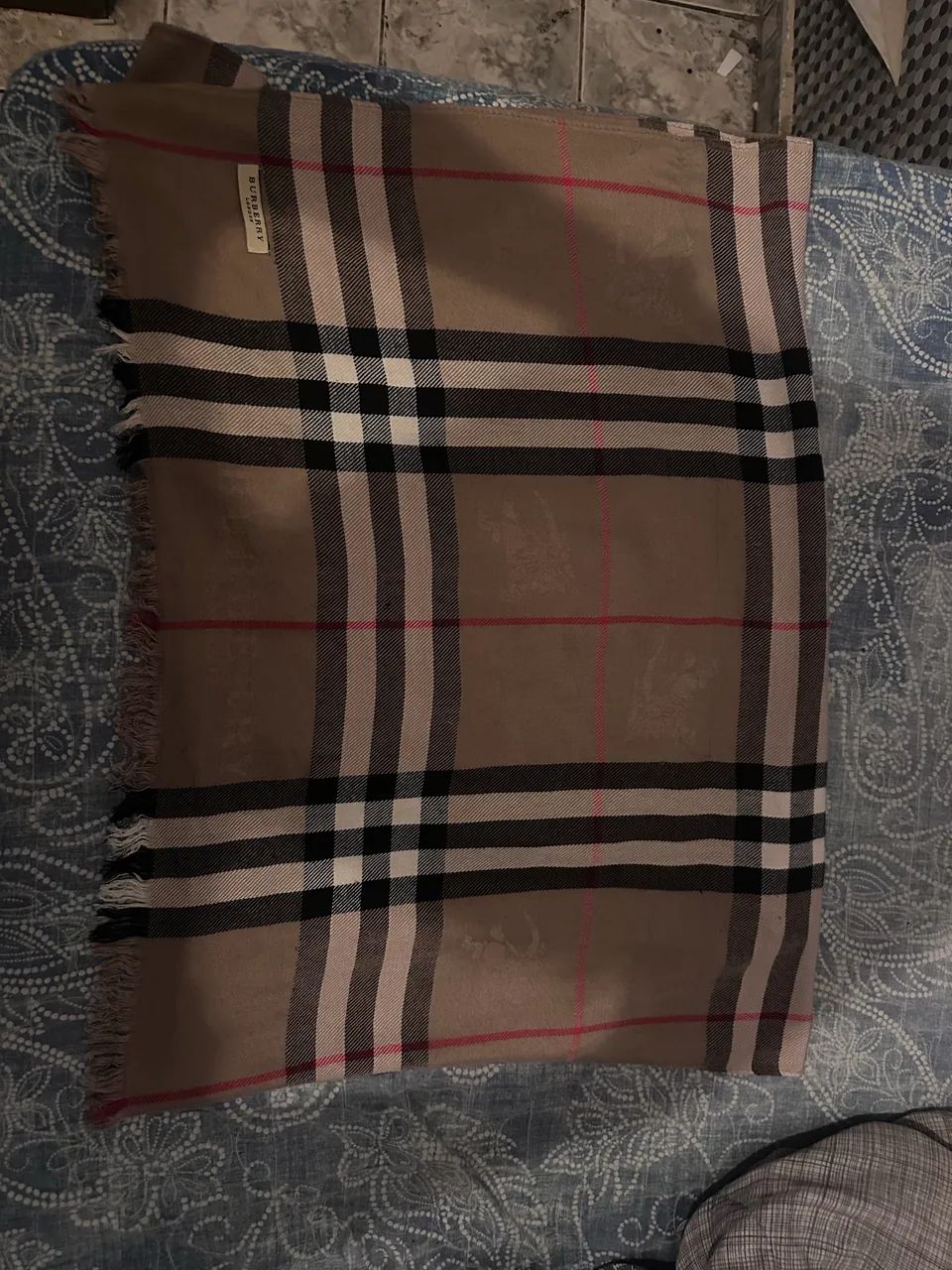 Cachecol Burberry Wide Check Wool Silk Scarf Original | Estado de Novo - Foto 2