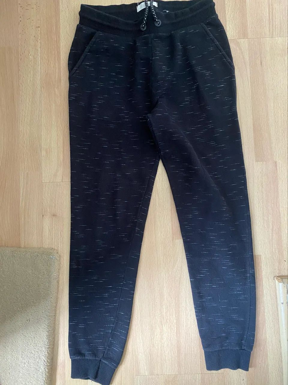 Calça moletom preto com detalhes branco  - Foto 4