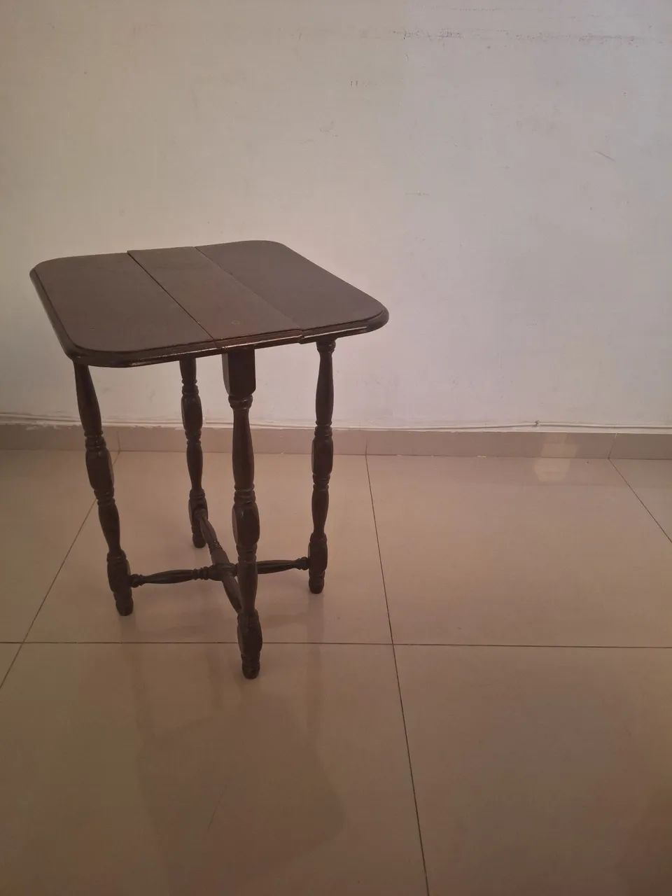 Mesinha retrô de sala - Foto 2