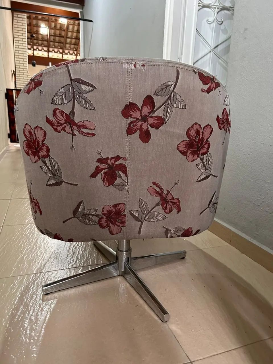 POLTRONA GIRATÓRIA À VENDA - Foto 3