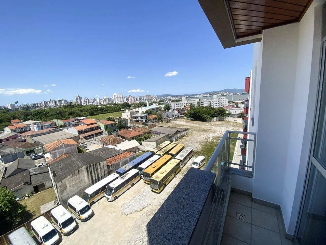 Venda | Apartamento Semi Mobiliado com 2 quartos e 1 vaga de garagem - Na Praia Comprida