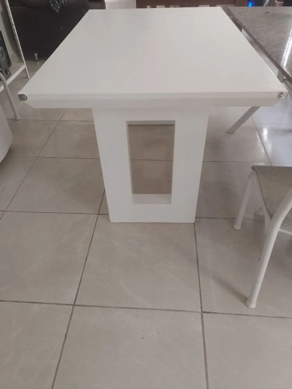 Mesa branca laqueada. - Foto 2