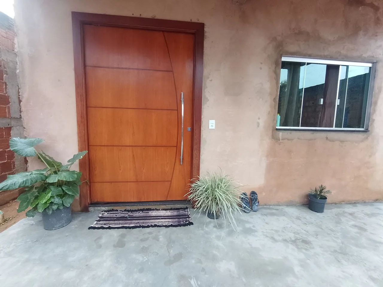 CASA GRANDE ESTRUTURADA, MUITO BEM LOCALIZADA , 3 KM DO ULTRABOX