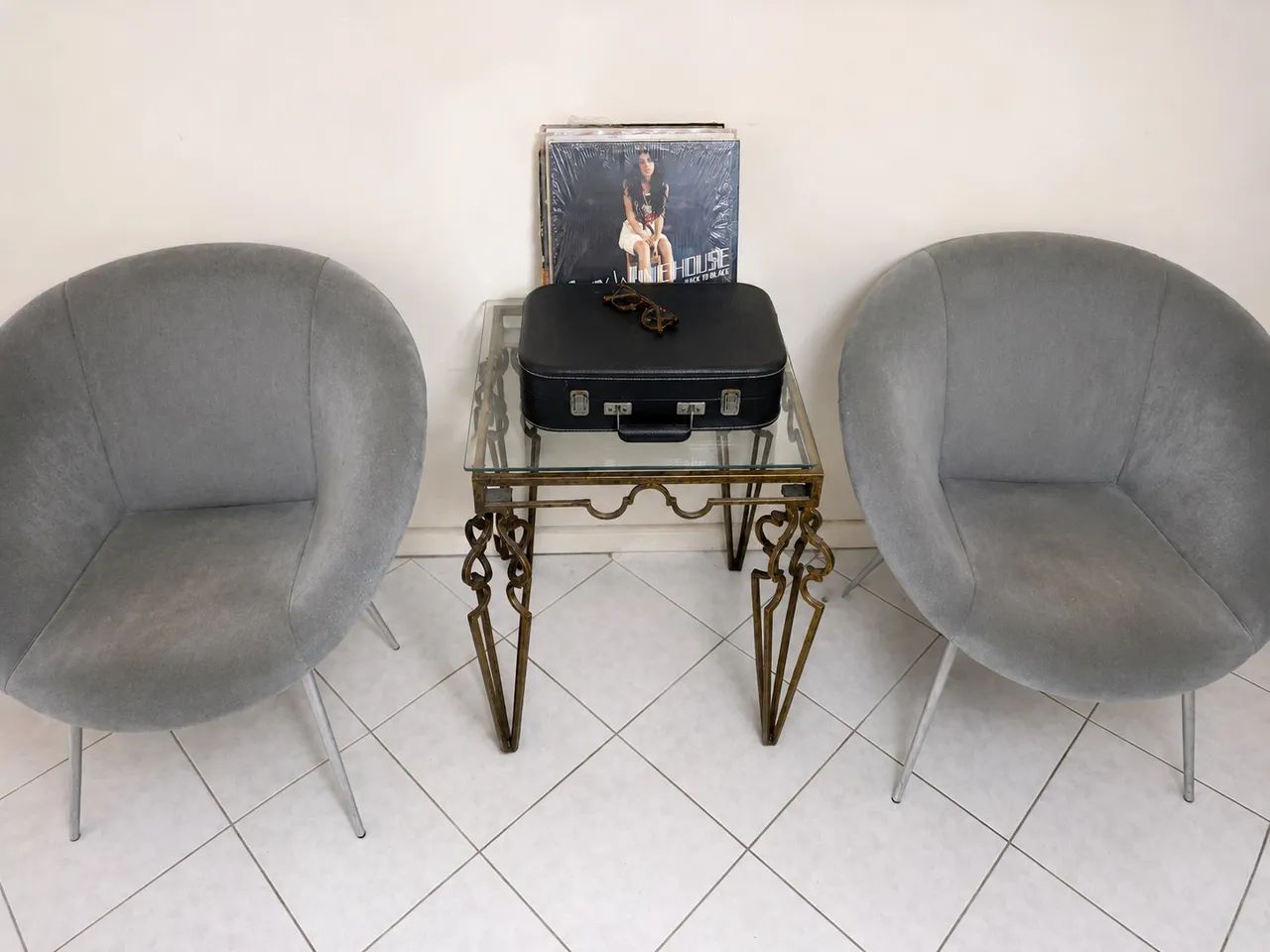 Par de Poltronas Decorativas Cinza - Design Moderno - Excelente Estado