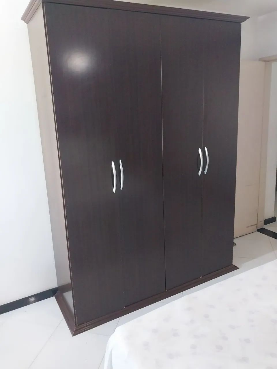 Guarda roupa de casal em perfeito estado 