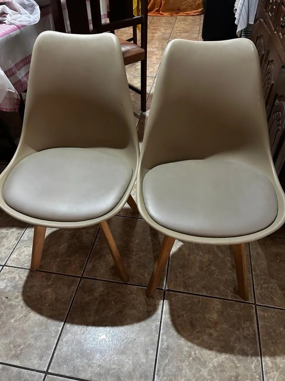 Duas cadeiras em Excelente Estado 