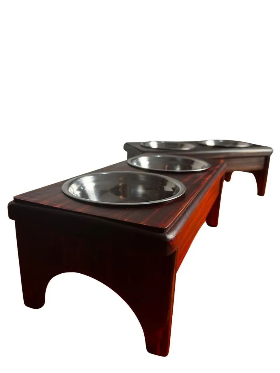 Comedouro para pets de madeira.