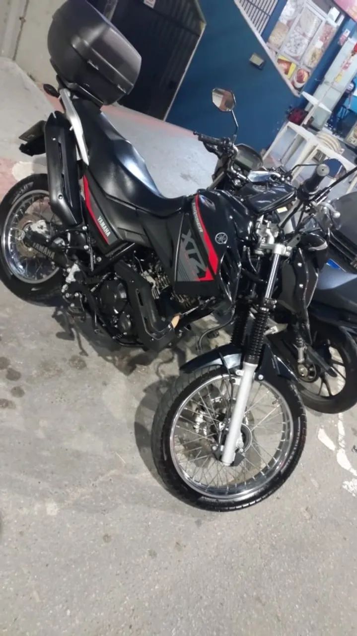 Moto Crosser XTZ 250