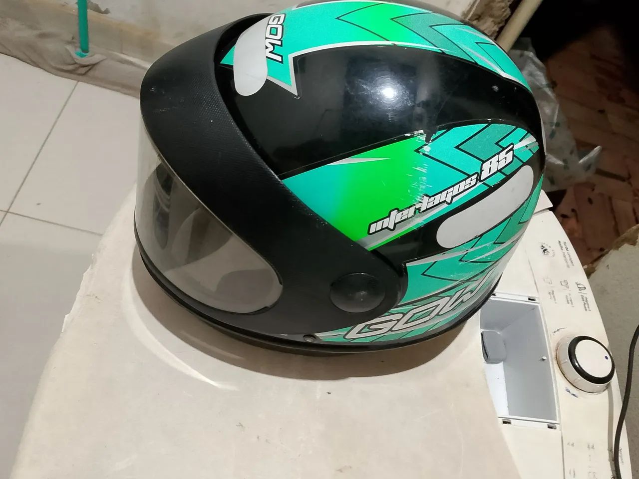 Vendo dois capacetes 