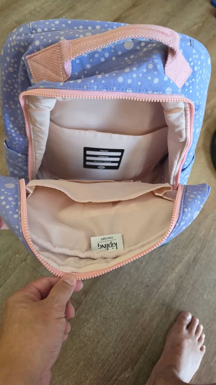 Vendo mochila escolar Kipling, modelo com rodinhas,perfeito estado!!