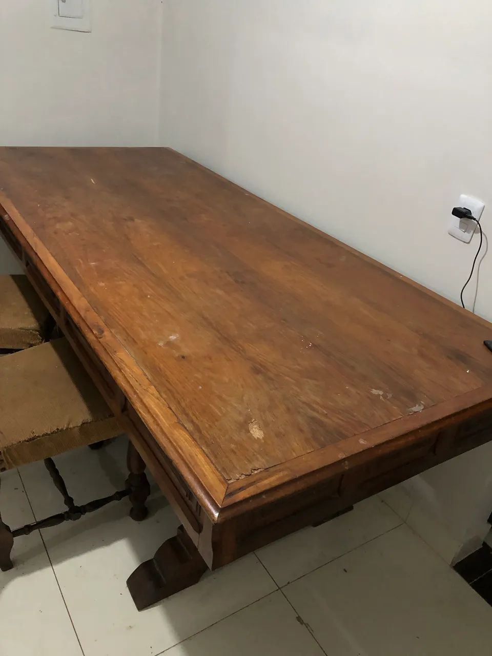 Mesa de madeira com 6 cadeiras - Foto 2