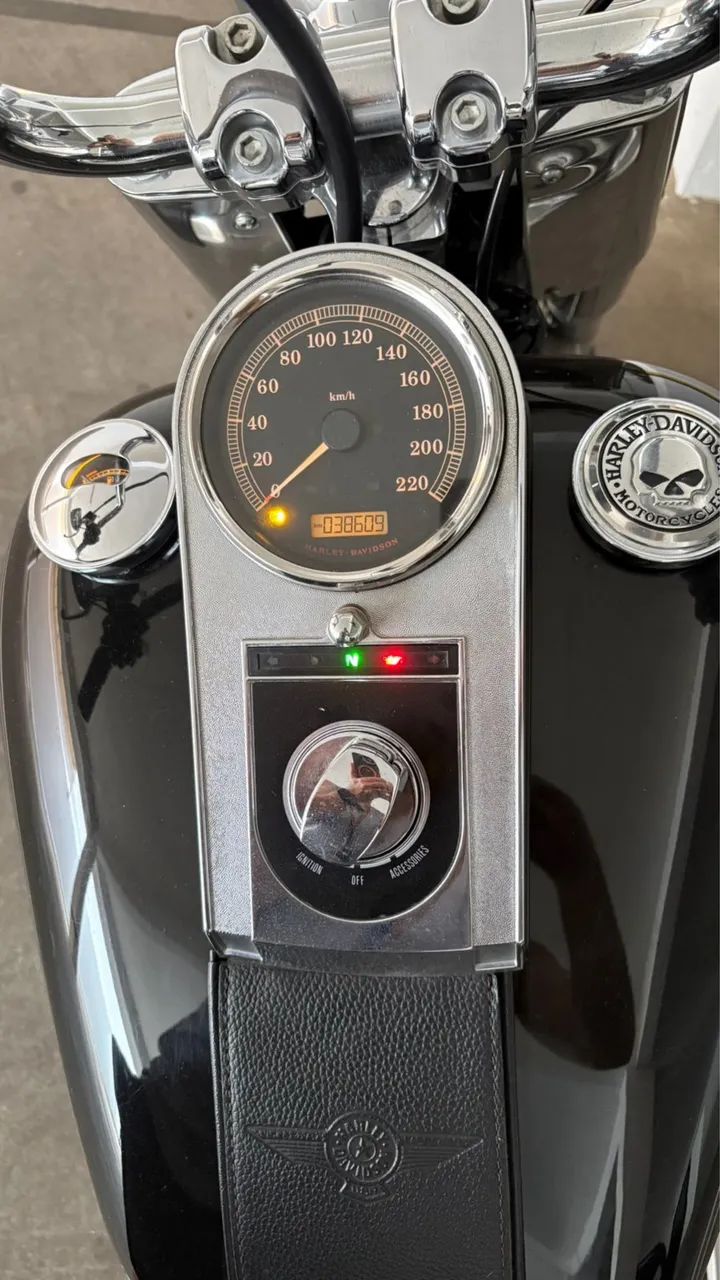 HARLEY-DAVIDSON FAT BOY 2017 - IMPECÁVEL  - Foto 3