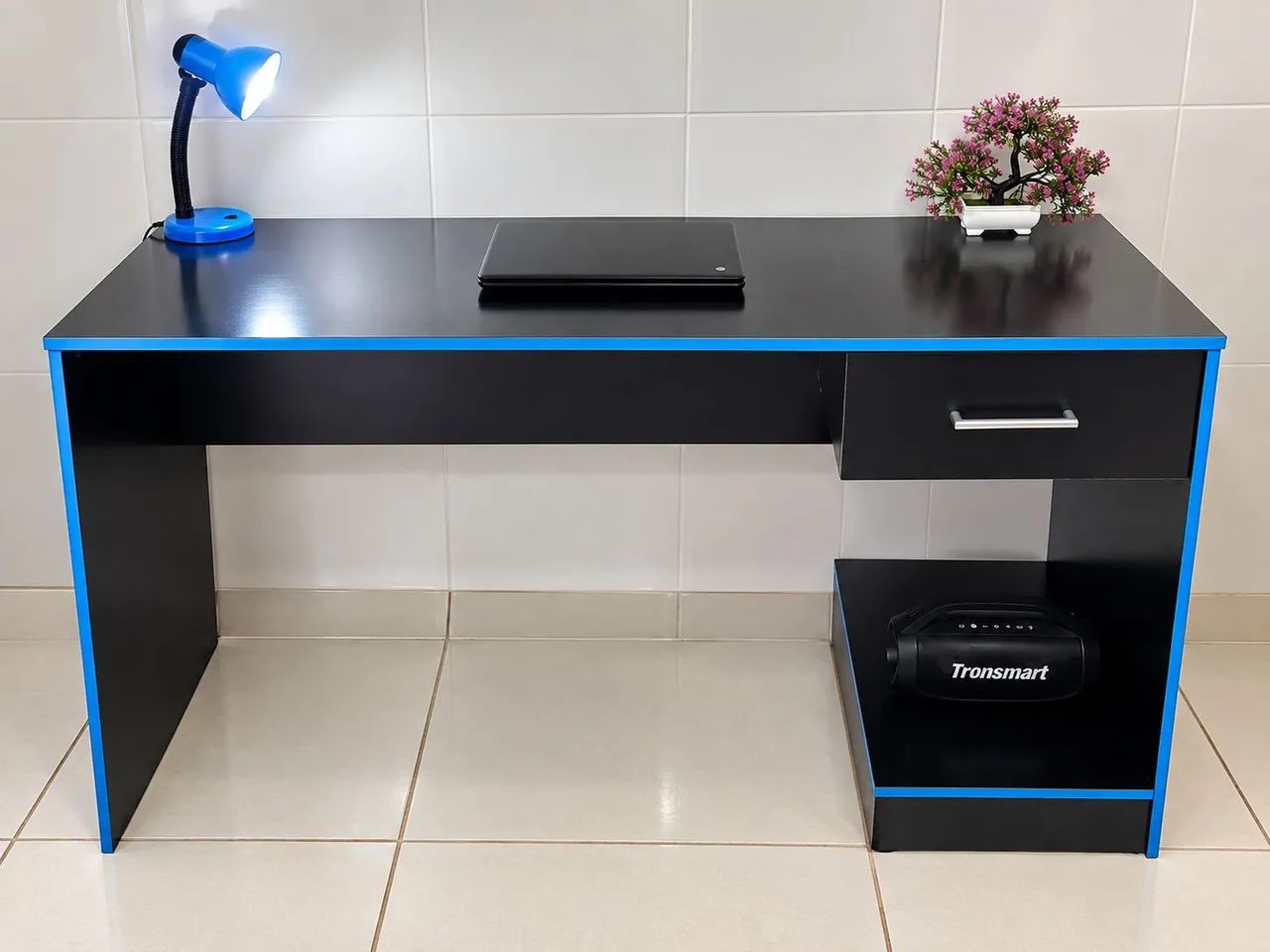Mesa Escrivaninha Preta com Gaveta e Nicho - R$119 - Foto 2