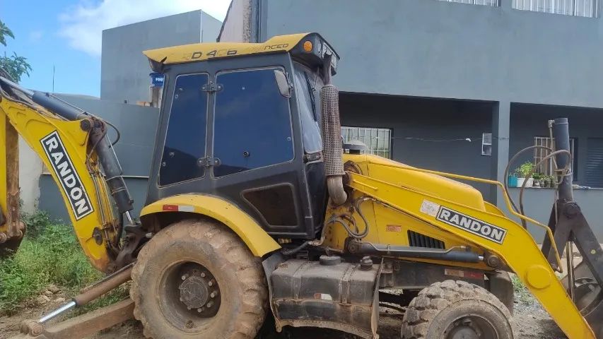 retroescavadeira randon