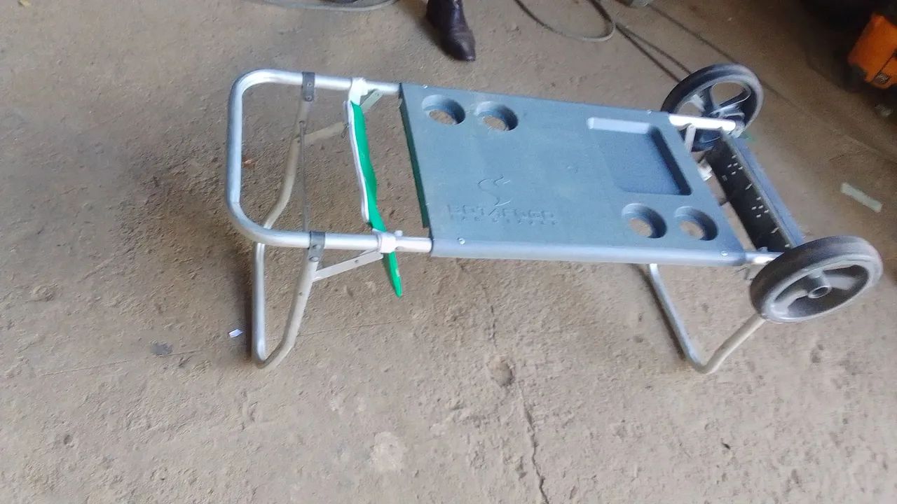 Vendo cadeira de alumínio com mesa e carrinho  - Foto 3