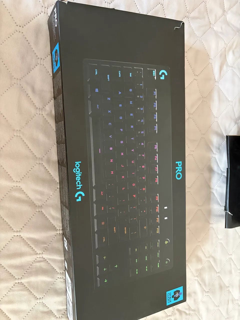 Teclado Mecânico Gamer Logitech G PRO com Layout US, RGB LIGHTSYNC, Design TKL