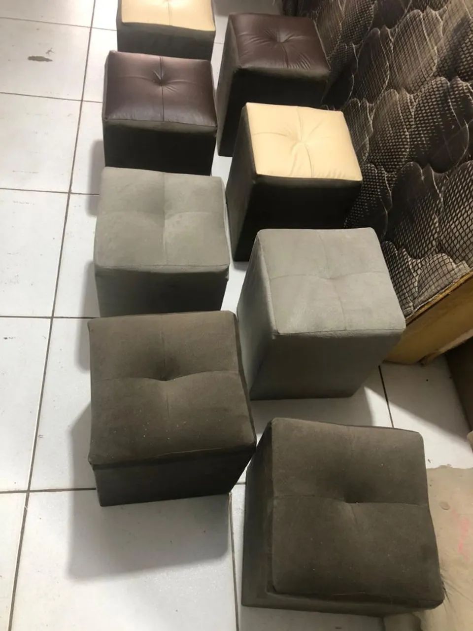 Puffs em dois tamanhos 40x40 e 30 x30