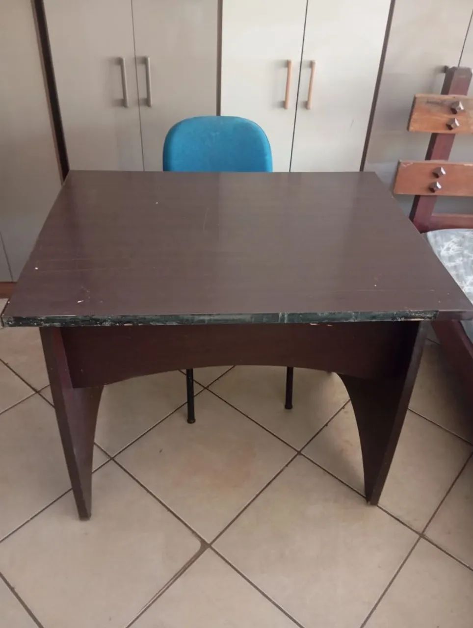 Mesa de escritório+ cadeira