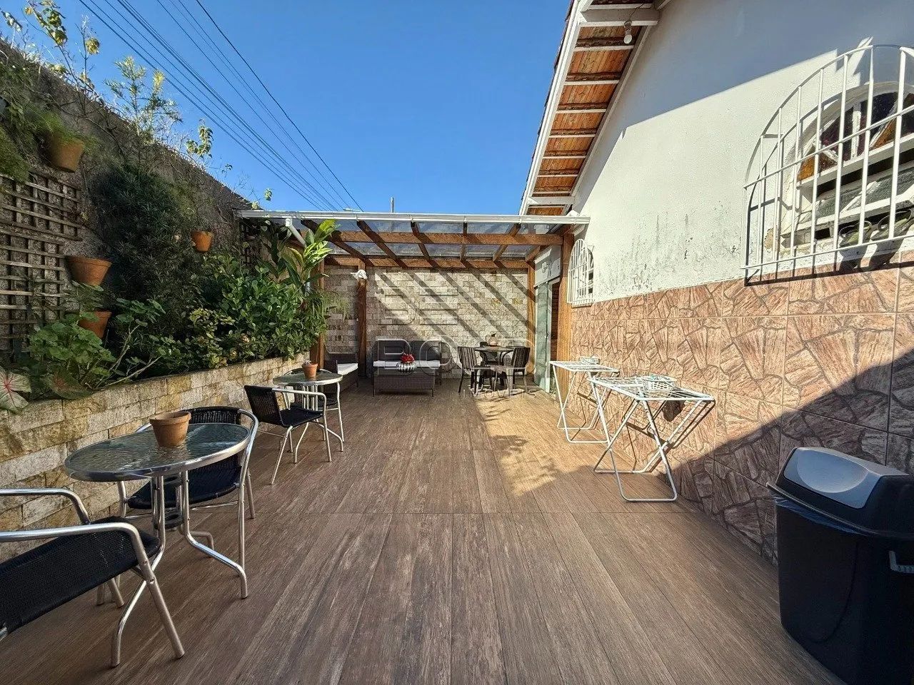 Casa 3 dormitórios com edícula