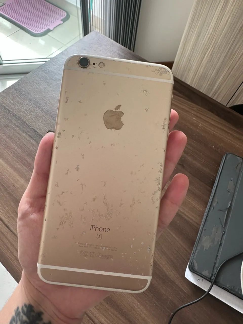 iPhone (precisa trocar a bateria)