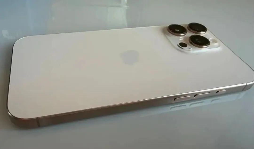 Celular Iphone 16ProMax novinho - Foto 4