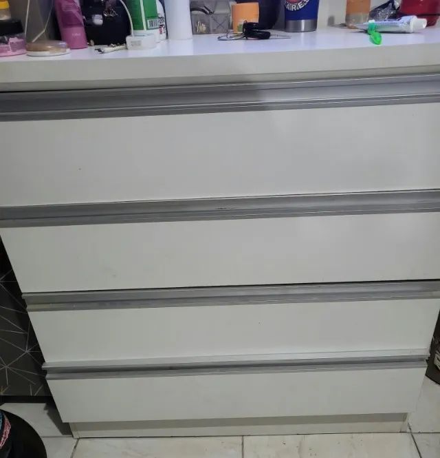 CÔMODA EM BOM ESTADO