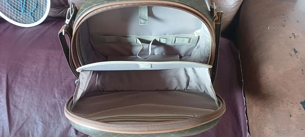 Bolsa tipo maquiadora. 