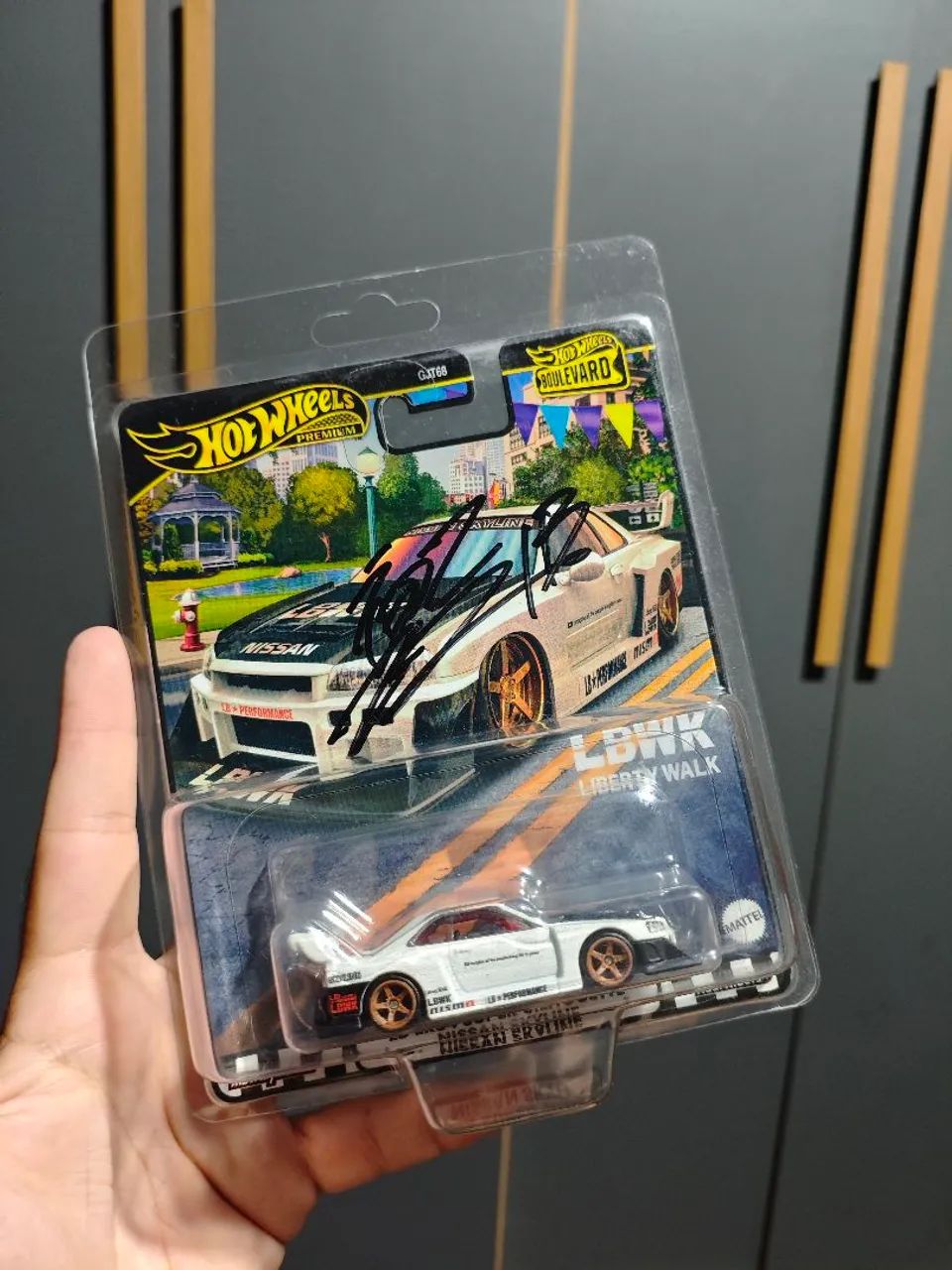 Hot Wheels Nissan skyline LBWK assinada pelo KATO