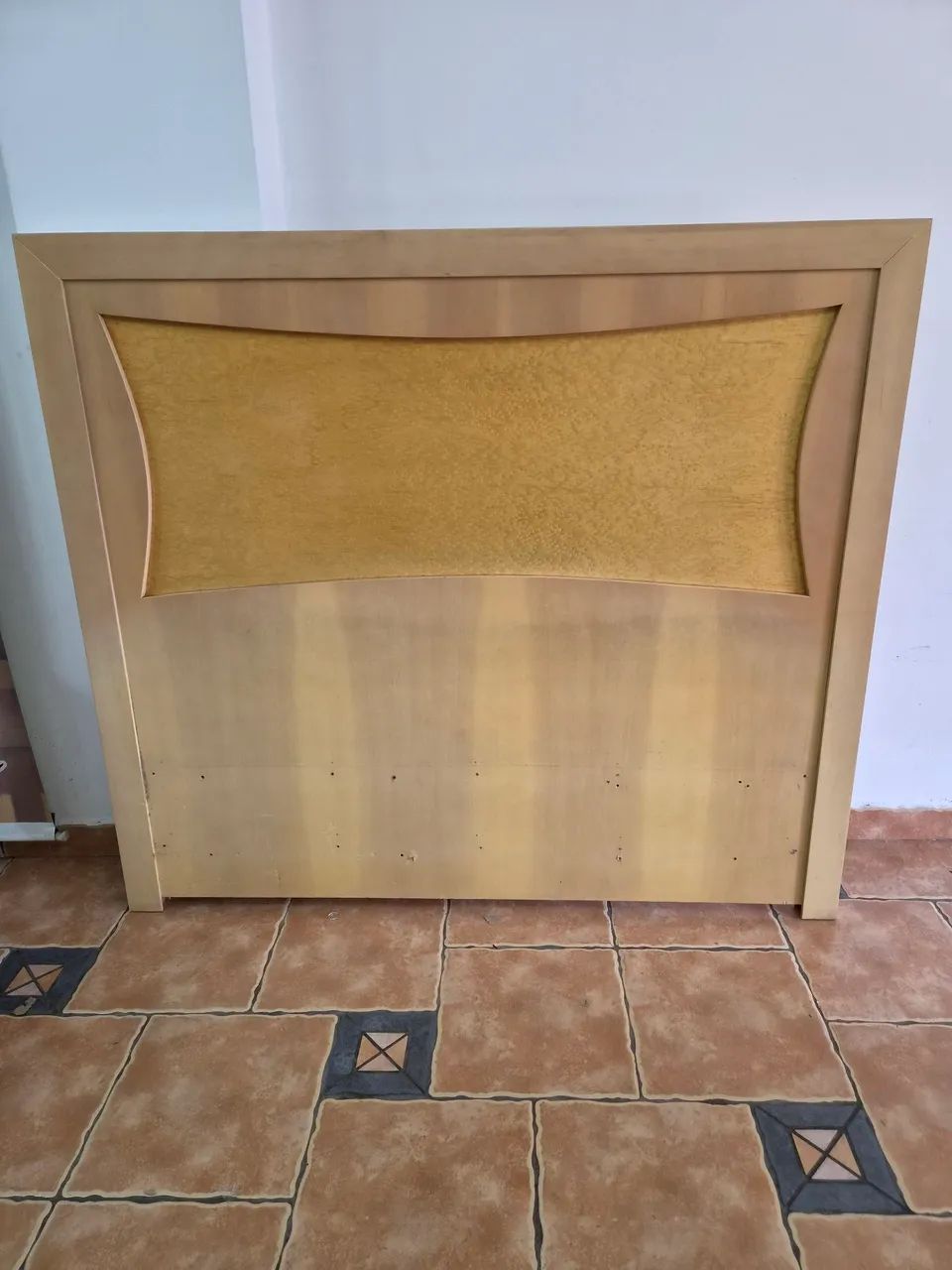 Cabeceira da cama box de casal em madeira maciça