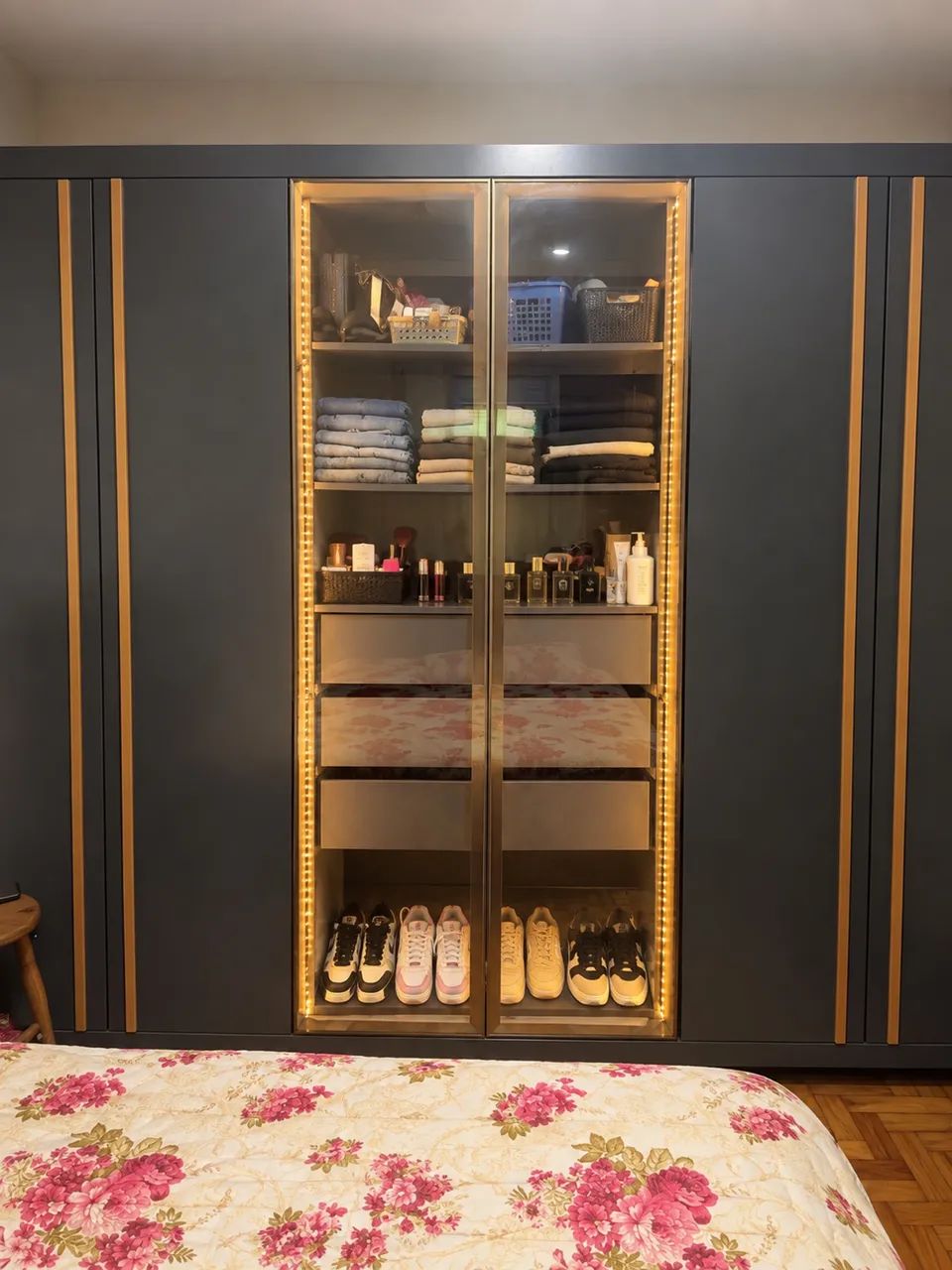 Guarda-roupa lindo, moderno e super espaçoso! - Foto 4