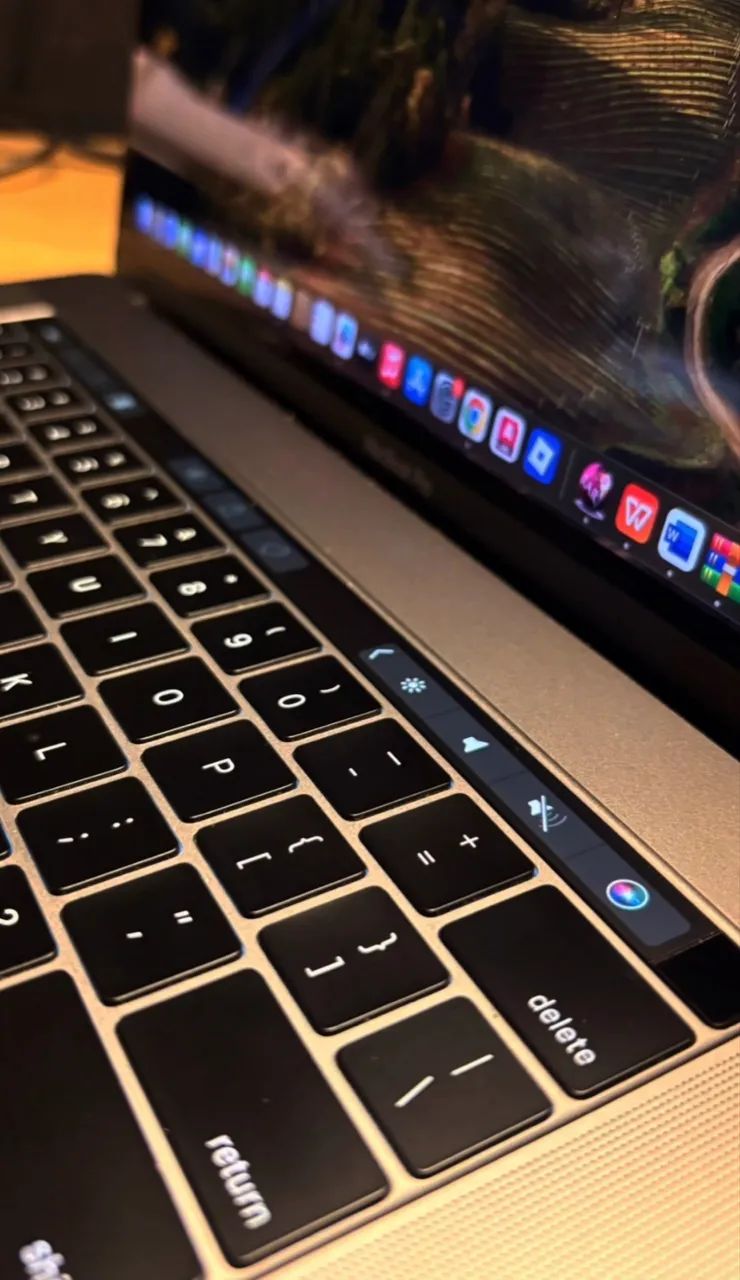 MacBook Pro 2018 Core I7 - Foto 3