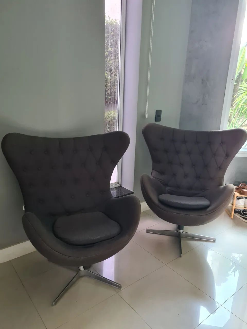 Par de Poltronas Egg Slim Capitonê Giratórias (Duas Unidades)