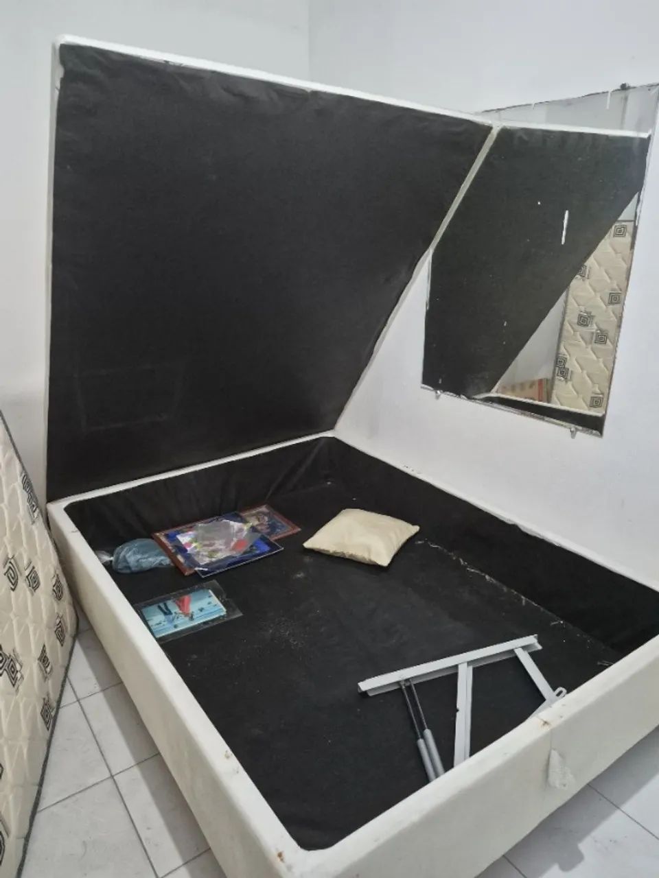 Cama com baú + colchão casal