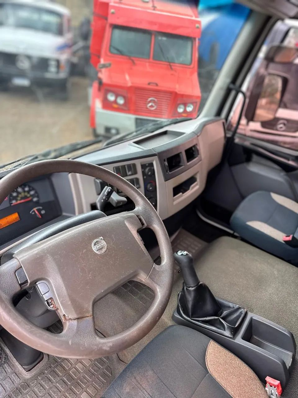 VOLVO VM 270  - Foto 4