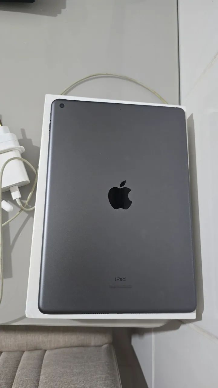 IPAD 8 conservado e pouco usado com  com caneta Apple Pencil na caixa - Foto 2