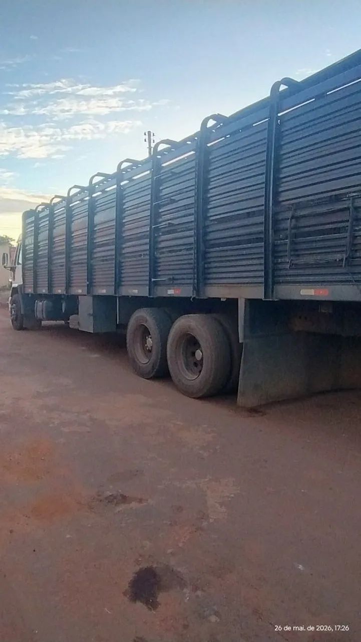 Caminhão boiadeiro com serviço  - Foto 2