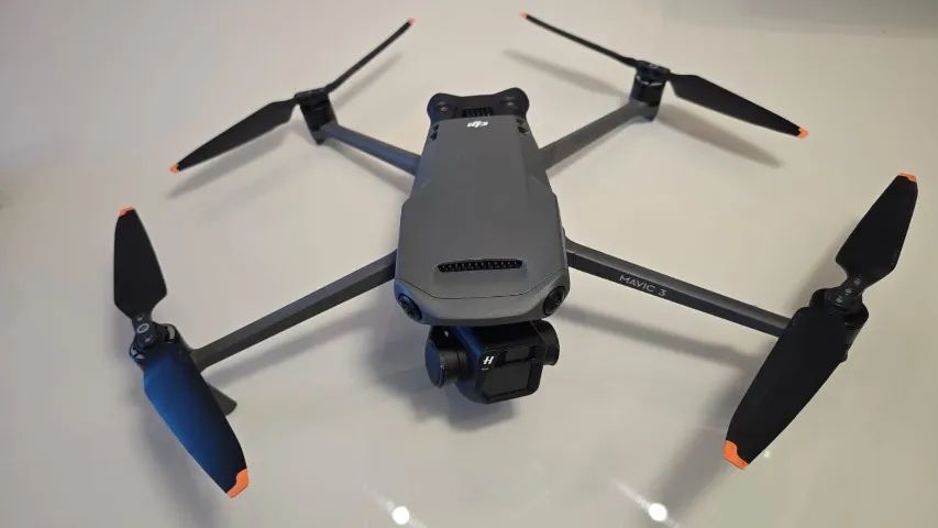 VENDO DRONE MAVIC 3 FLY MORE COMBO COMPLETO  - Foto 2