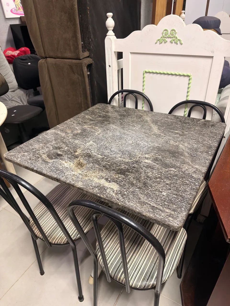 Mesa com cadeiras  - Foto 4