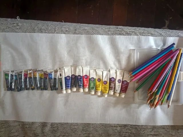 Tintas e lápis - Foto 2