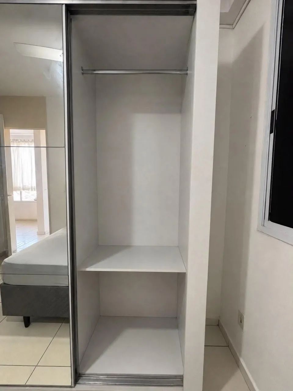 VENDO GUARDA ROUPA ESPELHO - Foto 3