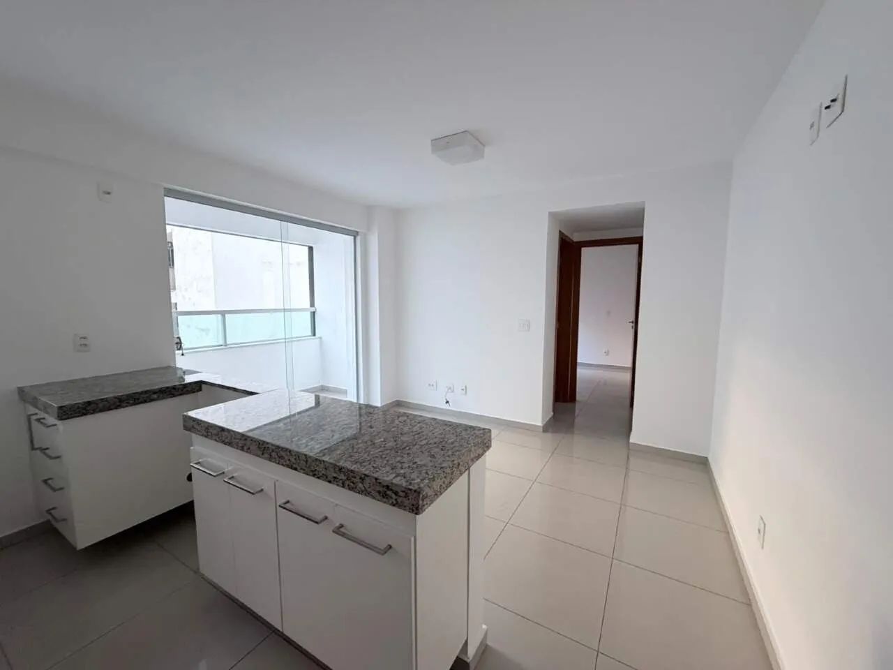 Excelente apartamento de 1 quarto com armários e garagem - Foto 3