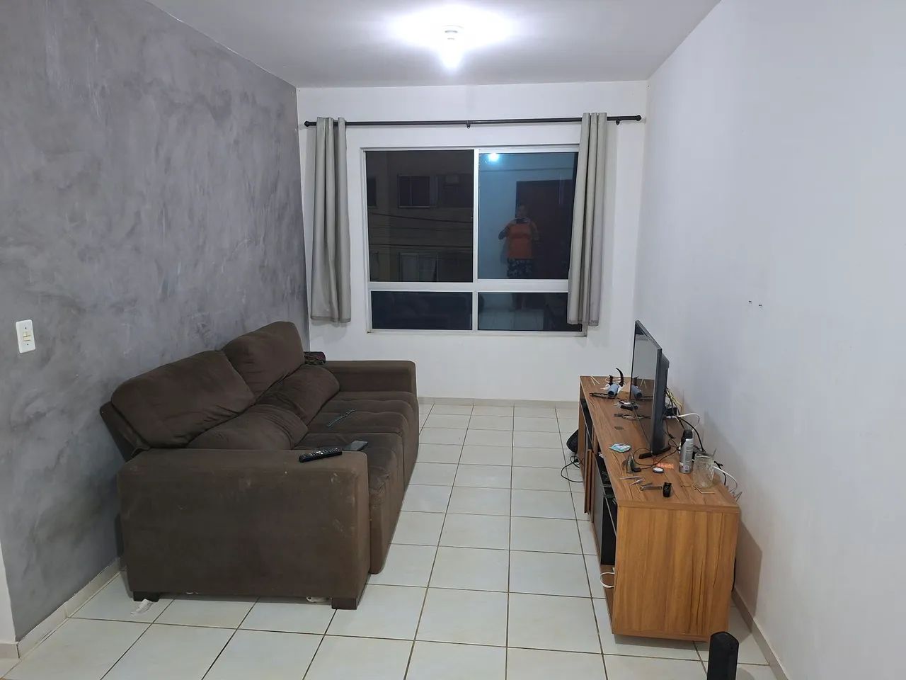 Apto primeiro andar lado da sombra. 