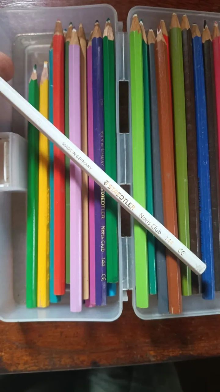 Tintas e lápis